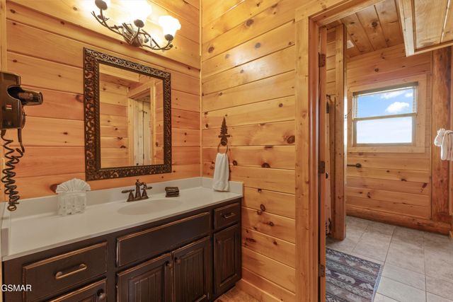 2436 Smoky Vista Way, Sevierville, TN 37862