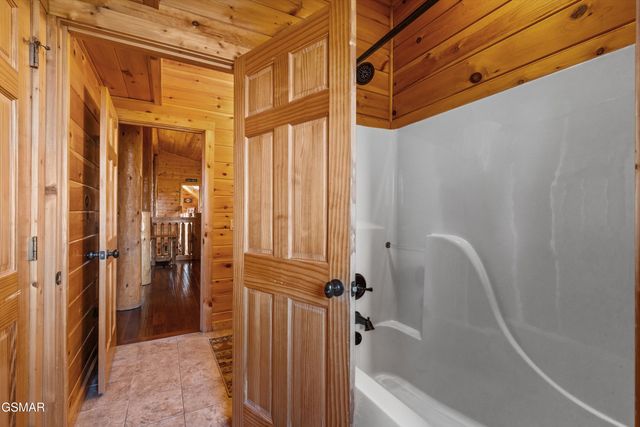 2436 Smoky Vista Way, Sevierville, TN 37862