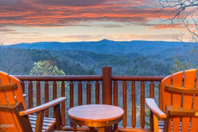 2436 Smoky Vista Way, Sevierville, TN 37862