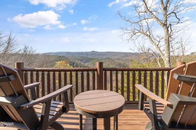 2436 Smoky Vista Way, Sevierville, TN 37862
