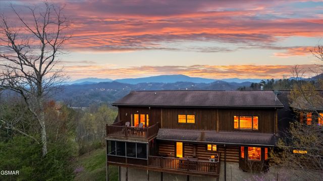2436 Smoky Vista Way, Sevierville, TN 37862