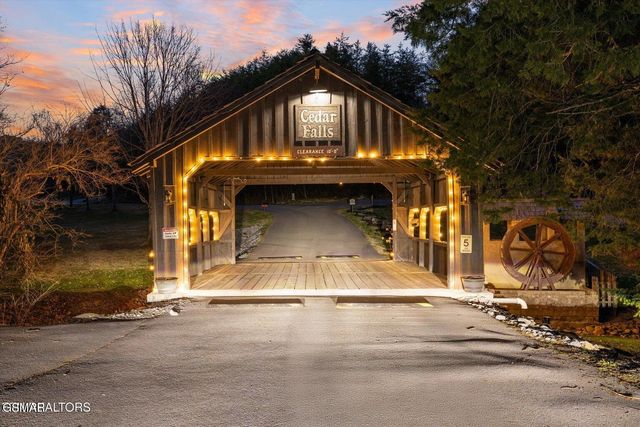 2436 Smoky Vista Way, Sevierville, TN 37862