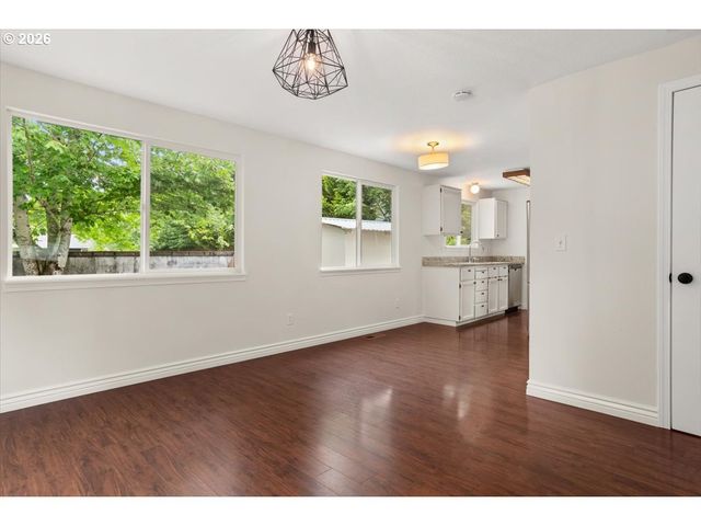 8125 Sw PINE St, Portland, OR 97223
