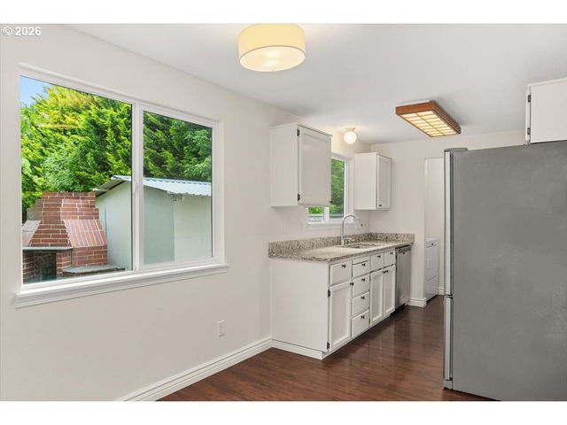 8125 Sw PINE St, Portland, OR 97223