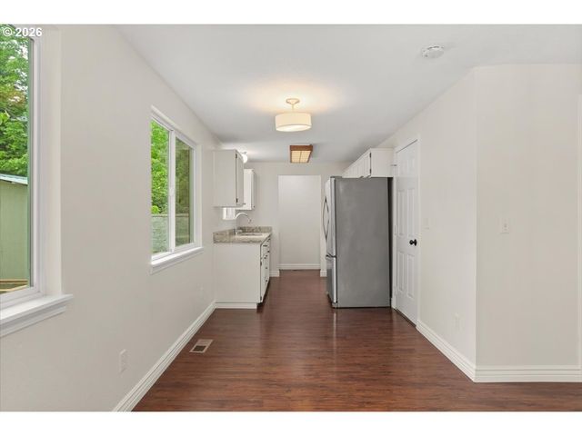 8125 Sw PINE St, Portland, OR 97223