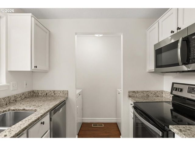 8125 Sw PINE St, Portland, OR 97223