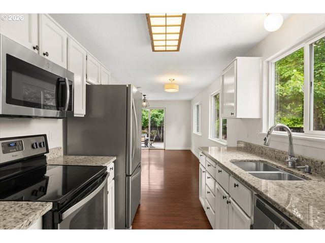 8125 Sw PINE St, Portland, OR 97223