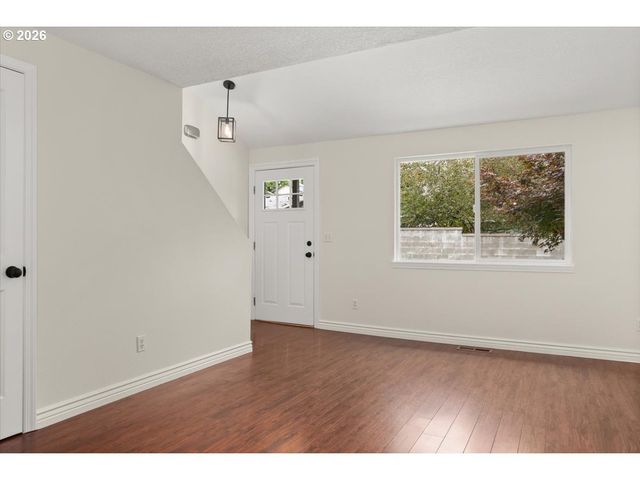 8125 Sw PINE St, Portland, OR 97223