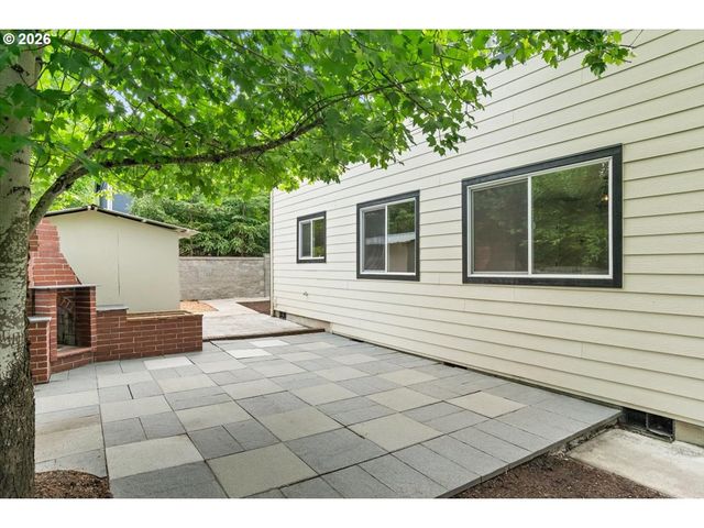 8125 Sw PINE St, Portland, OR 97223