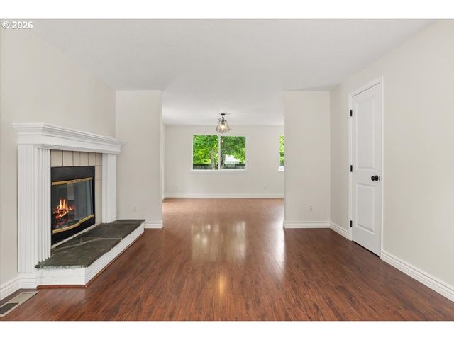8125 Sw PINE St, Portland, OR 97223