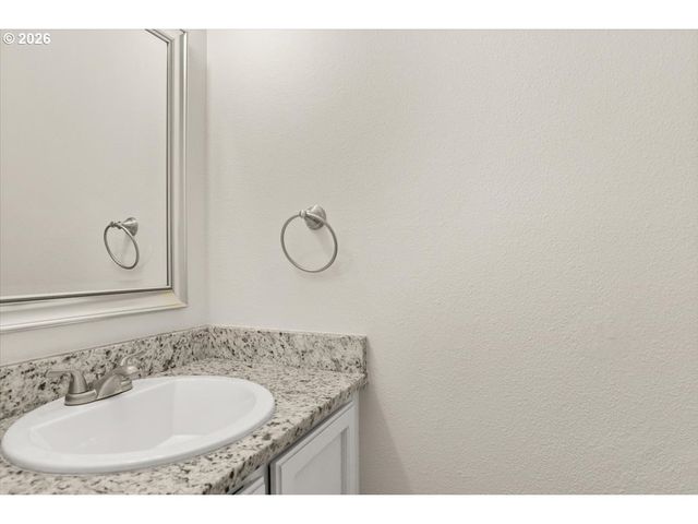 8125 Sw PINE St, Portland, OR 97223