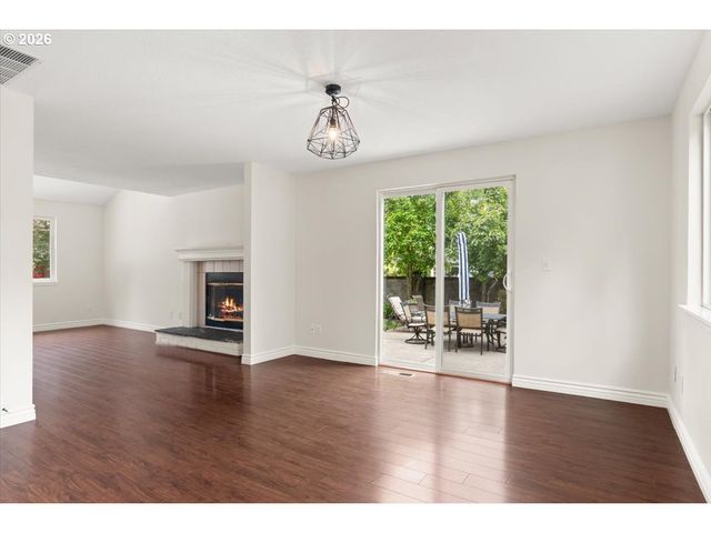 8125 Sw PINE St, Portland, OR 97223