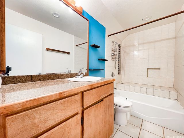 2365 Gardenia Street A, Honolulu, HI 96816