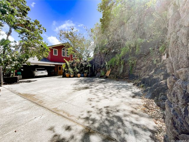 2365 Gardenia Street A, Honolulu, HI 96816