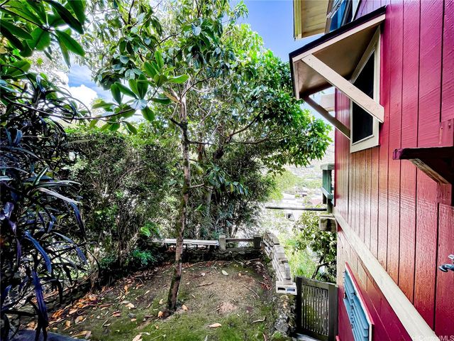 2365 Gardenia Street A, Honolulu, HI 96816