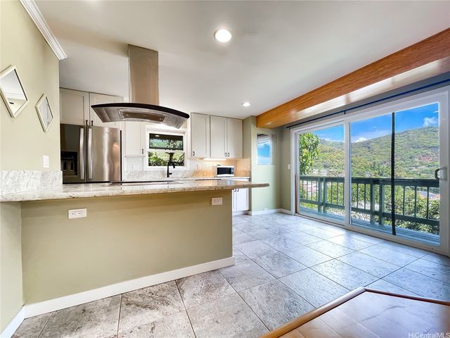 2365 Gardenia Street A, Honolulu, HI 96816