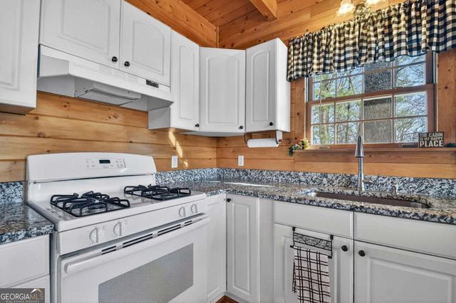 1183 Bear Paw Trail, Blue Ridge, GA 30513