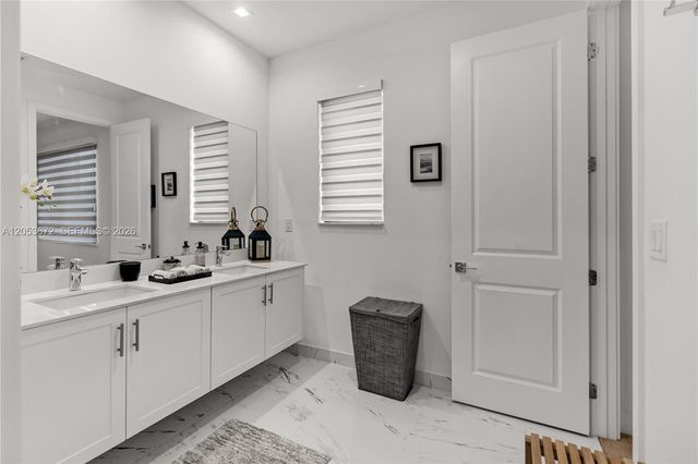 4374 NW 81st Ave, Doral, FL 33166