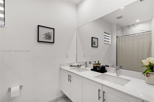 4374 NW 81st Ave, Doral, FL 33166