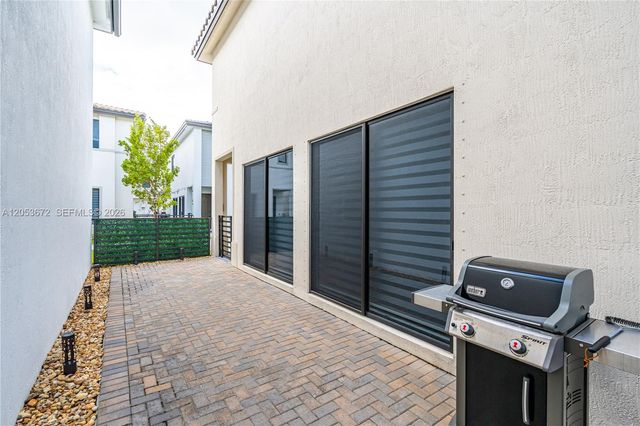 4374 NW 81st Ave, Doral, FL 33166