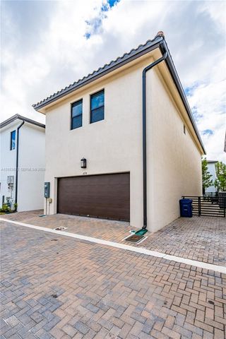 4374 NW 81st Ave, Doral, FL 33166