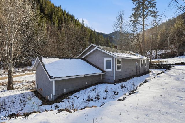 1020 Mill St, Wardner, ID 83837