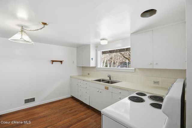 1020 Mill St, Wardner, ID 83837