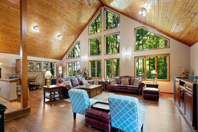 36 TIMBERLY Drive, Greentown, IN 46936