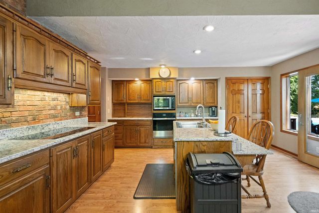 36 TIMBERLY Drive, Greentown, IN 46936