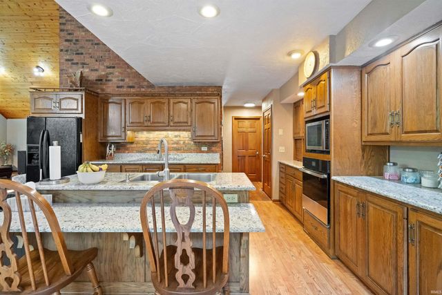 36 TIMBERLY Drive, Greentown, IN 46936