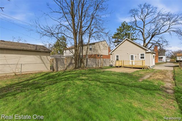 5747 Kingsbury Street, Dearborn Heights, MI 48127