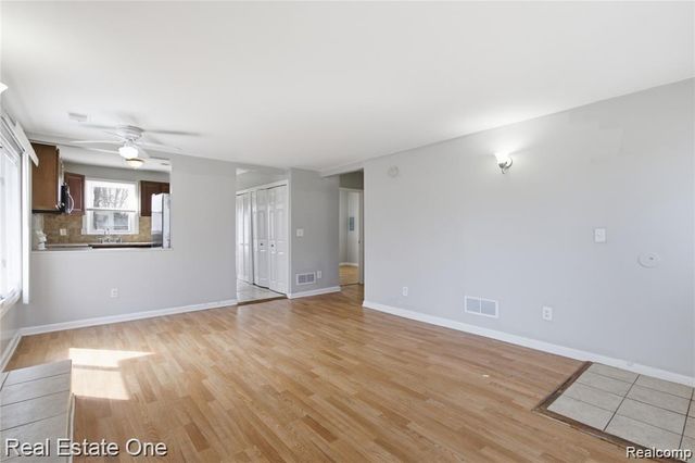 5747 Kingsbury Street, Dearborn Heights, MI 48127