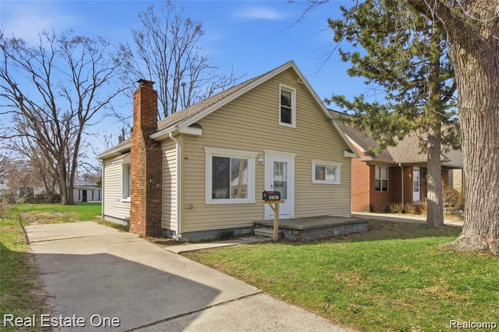 5747 Kingsbury Street, Dearborn Heights, MI 48127