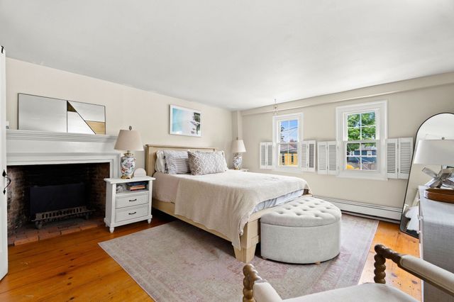 16 Warren St 16, Newburyport, MA 01950