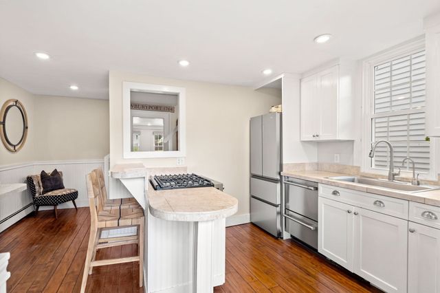 16 Warren St 16, Newburyport, MA 01950