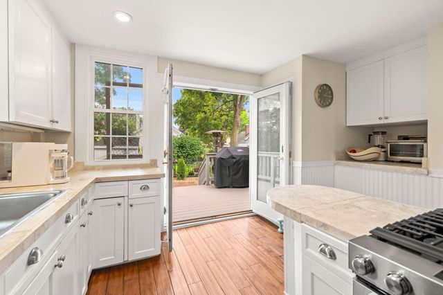 16 Warren St 16, Newburyport, MA 01950