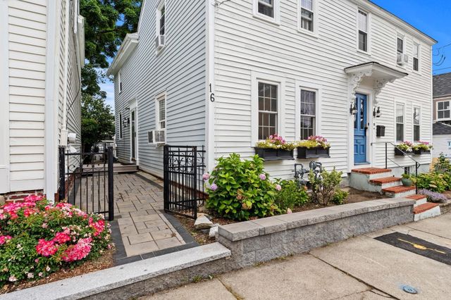16 Warren St 16, Newburyport, MA 01950