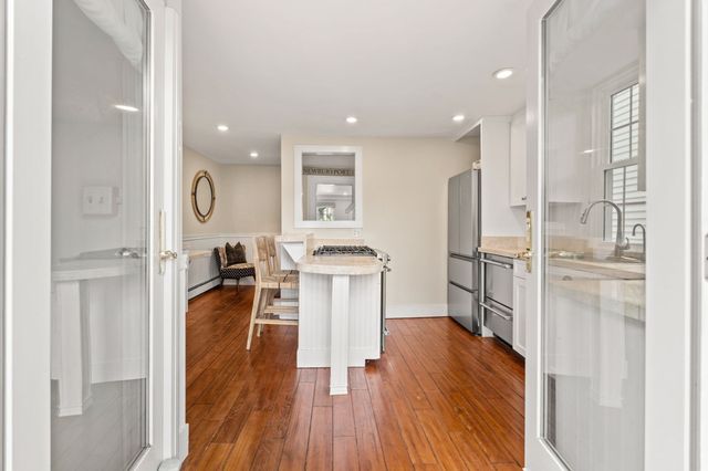 16 Warren St 16, Newburyport, MA 01950
