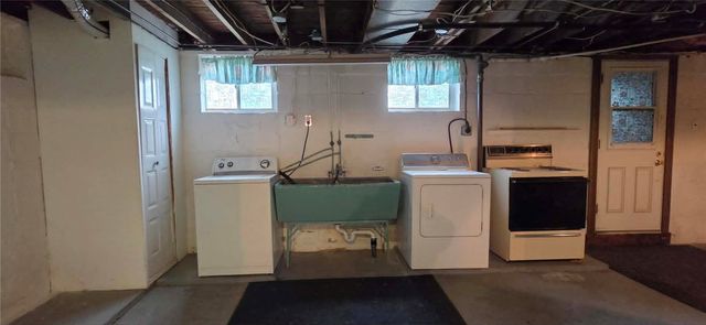 156 Oakland Ave, Uniontown, PA 15401