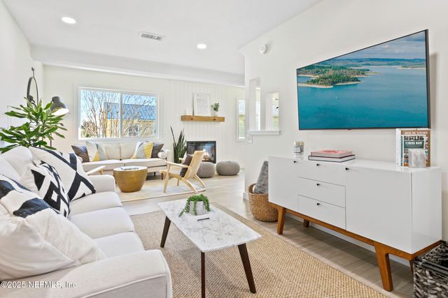 115 15TH Avenue S B, Jacksonville Beach, FL 32250