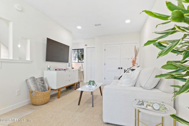 115 15TH Avenue S B, Jacksonville Beach, FL 32250