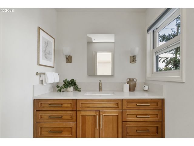 1941 Sw MARKET STREET Dr, Portland, OR 97201
