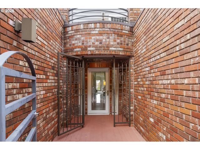 1941 Sw MARKET STREET Dr, Portland, OR 97201