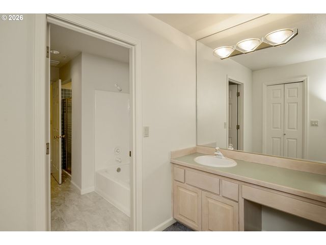 1941 Sw MARKET STREET Dr, Portland, OR 97201