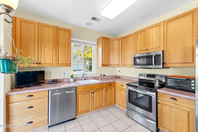 2 Stafford Lane, White, NJ 07823