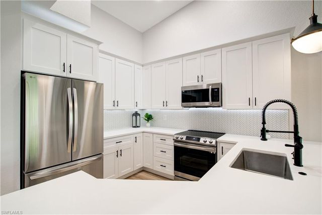 7741 Pebble Creek CIR 302, Naples, FL 34108