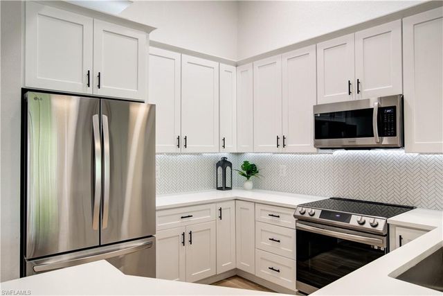 7741 Pebble Creek CIR 302, Naples, FL 34108
