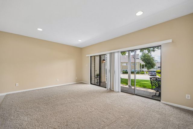 129 April Point Drive S, Montgomery, TX 77356