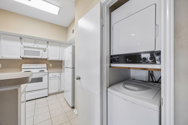129 April Point Drive S, Montgomery, TX 77356