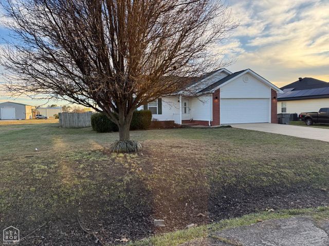 326 E Robinson Street, Bay, AR 72411